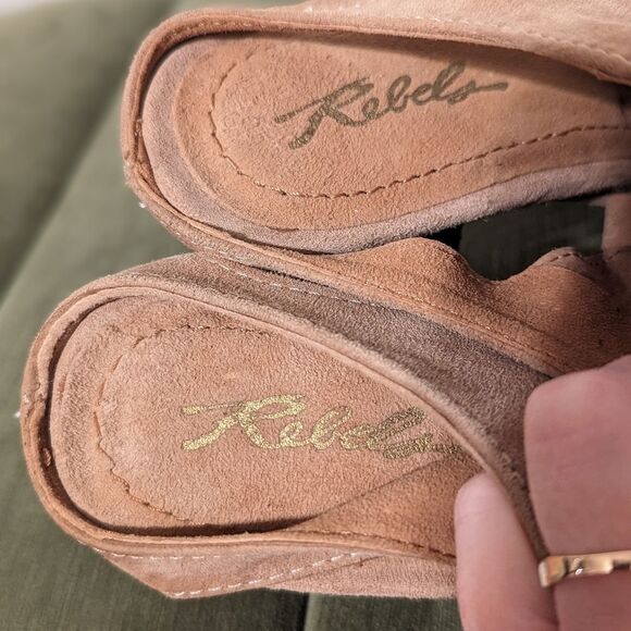 NWOT Rebels Levi Suede Cutout Block Heel Mules Tan - Picture 6 of 10